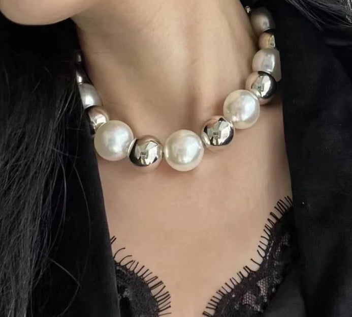 IRREGULAR PEARL NECKLACE